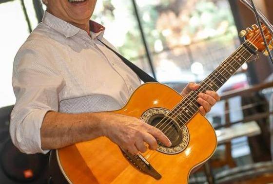 live entertainment at dooleys